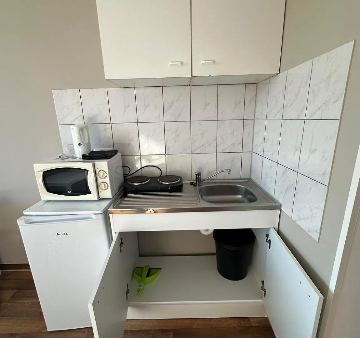 Low Budget Olympia Park Aparthotel Munich 0*,