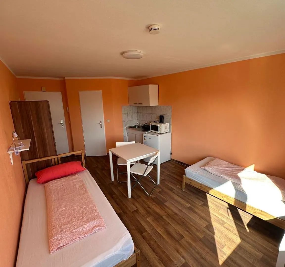 Low Budget Olympia Park Aparthotel Munich 0*,