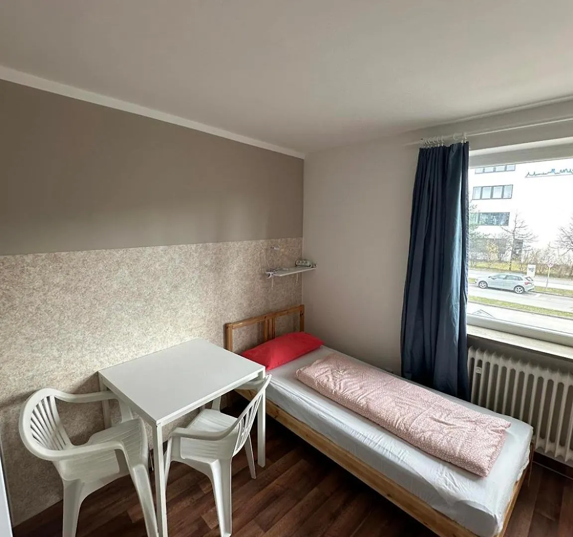 Low Budget Olympia Park Apartmenthostel Han 53 München